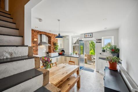 Stairs to Dining Kitchen.jpg
