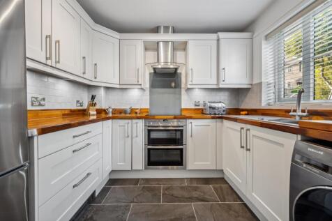 Kitchen - oven.jpg