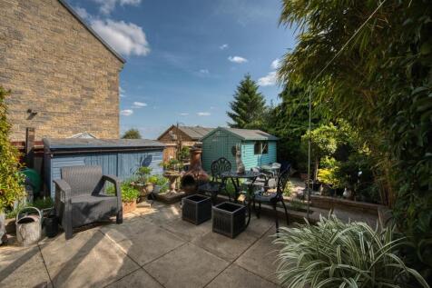 Rear Garden - dining patio.jpg