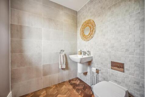 Ground floor WC.jpg