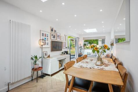 Dining Area.jpg