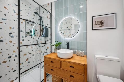 Shower Room.jpg