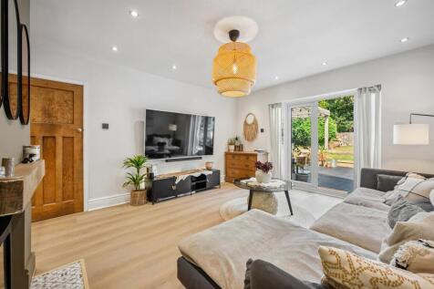 Sitting Room to garden.jpg