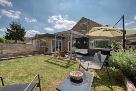 Lawn towards rear of home.jpg