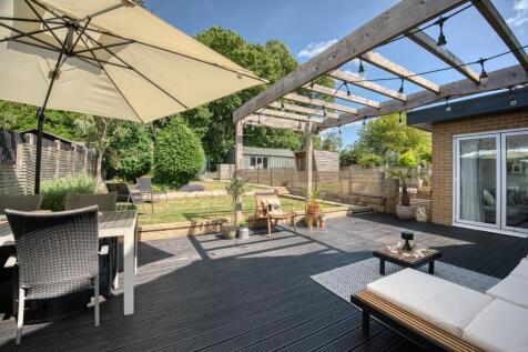 Garden - decking towards lawn.jpg