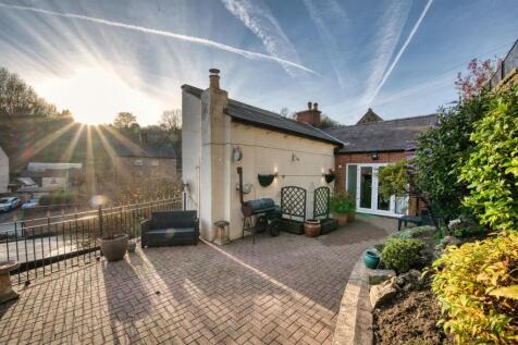 Garden towards railing.jpg