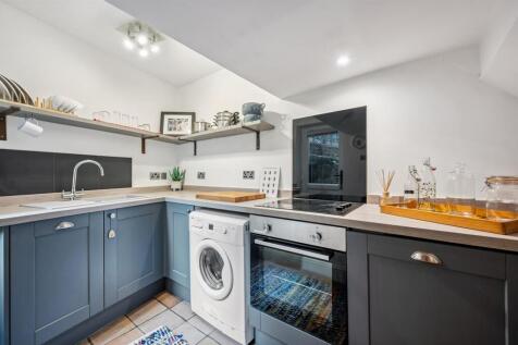 Kitchen - sink and oven.jpg