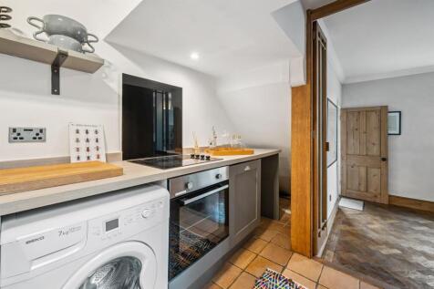 Kitchen - oven.jpg