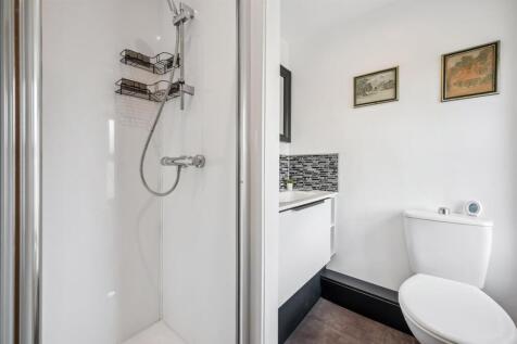 En-suite shower room.jpg