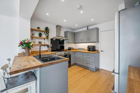 Kitchen and breakfast bar.jpg