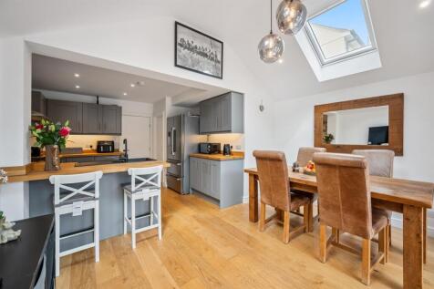 Dining Area to Kitchen.jpg