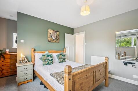 Bedroom One to landing.jpg