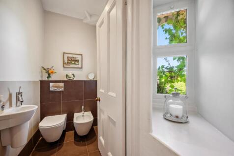 First floor WC.jpg