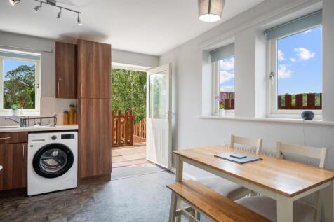 Dining area to garden.jpg