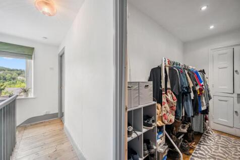 Walk-in Wardrobe.jpg