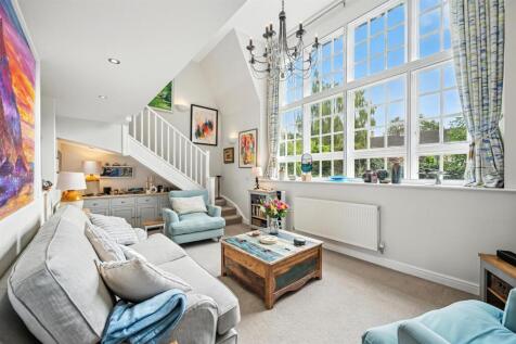 Sitting Room to staircase.jpg