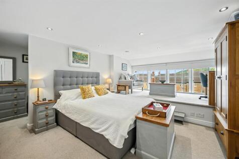 Bedroom and plinth.jpg