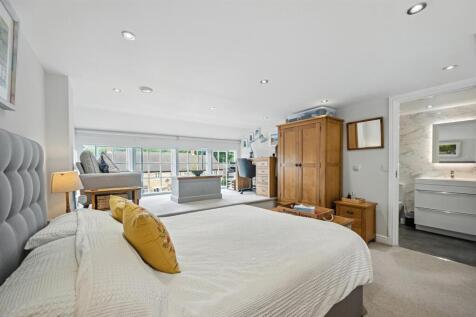 Bedroom to Shower Room.jpg