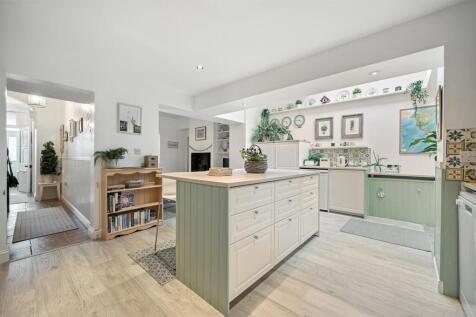 Breakfast Kitchen towards entrance hallway.jpg