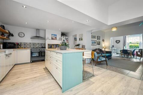 Breakfast Kitchen towards Living Area.jpg