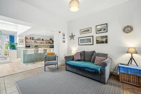 Living Area towards Kitchen island.jpg