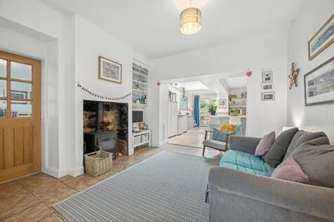 Living Area towards Kitchen.jpg