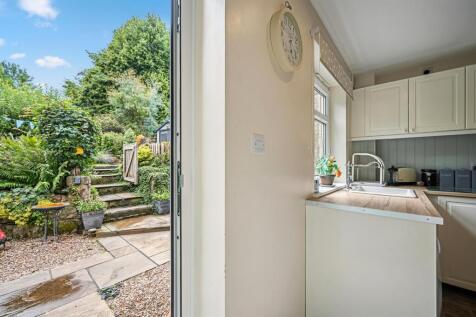 Annexe Kitchen to garden.jpg