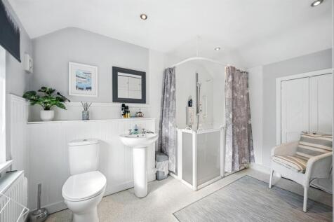 Annexe Shower Room.jpg