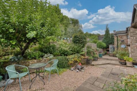 Rear Garden - dining patio.jpg