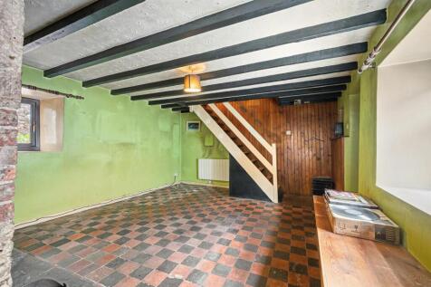 Lounge-Diner to stairs.jpg