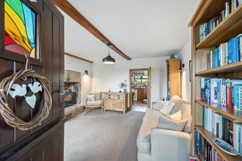 Sitting Room towards Kitchen.jpg