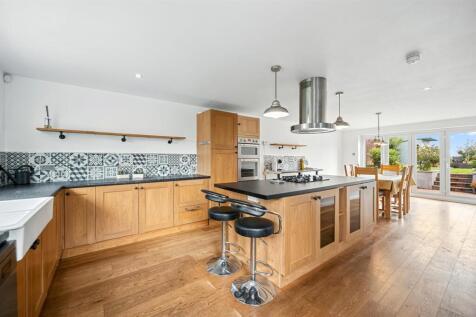 Kitchen towards bifold doors.jpg
