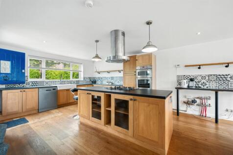 Kitchen towards window.jpg