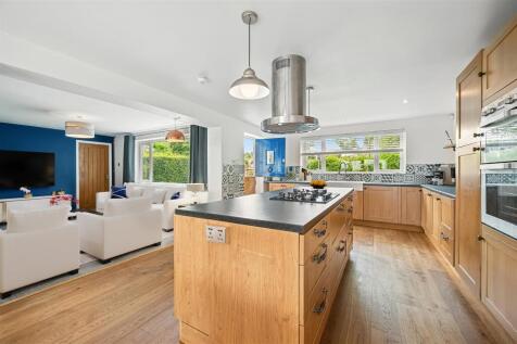 Kitchen towards Sitting Room.jpg