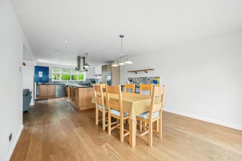 Dining area towards Kitchen.jpg