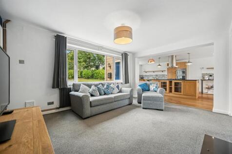 Sitting Room towards window.jpg