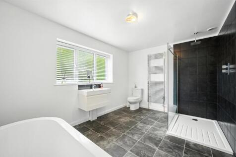 Bedroom One - en-suite shower.jpg