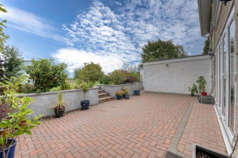 Rear Garden - patio dining area.jpg