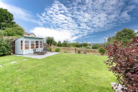 Rear Garden - summer house.jpg