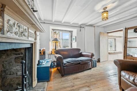 Sitting Room towards kitchen.jpg