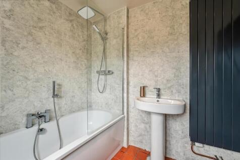 Bathroom - bath and sink.jpg