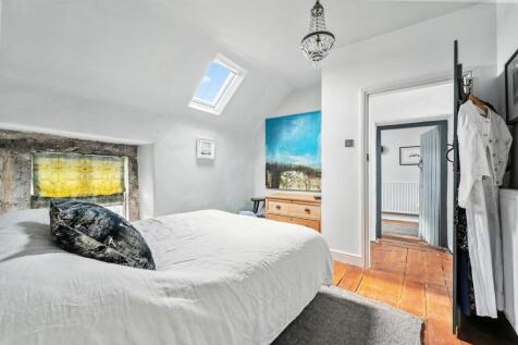 Bedroom One towards landing.jpg