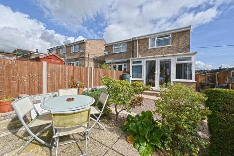 Rear Garden - dining.jpg