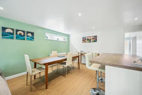 Dining area and breakfast bar.jpg