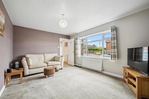 Lounge towards entrance hallway.jpg