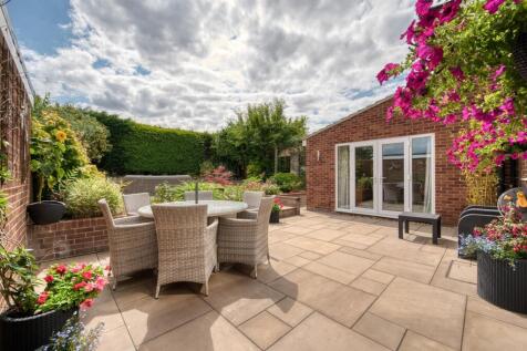 Dining patio  .jpg