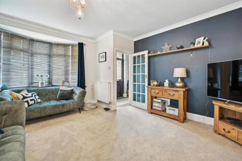 Sitting Room to entrance hallway.jpg