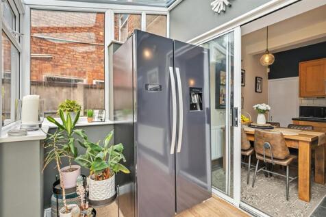 Conservatory towards dining area.jpg