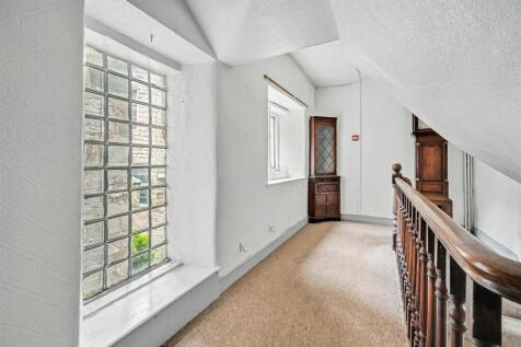 First floor landing.jpg