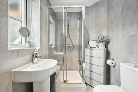 Bedroom Two en-suite.jpg